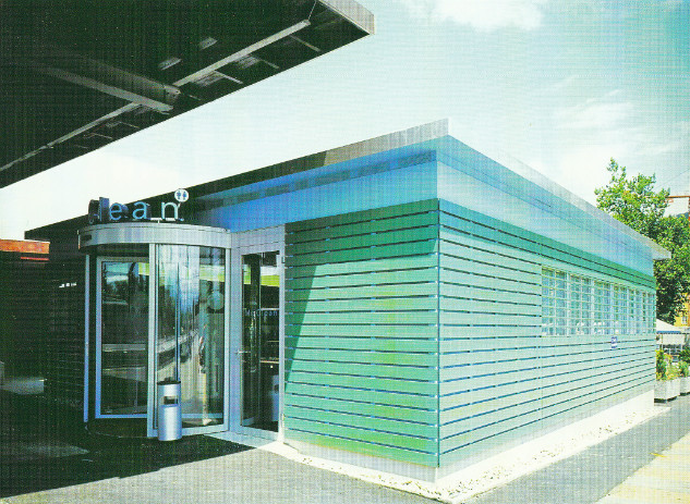 Pavillon für öffentliche Toiletten am Bahnhof Thun